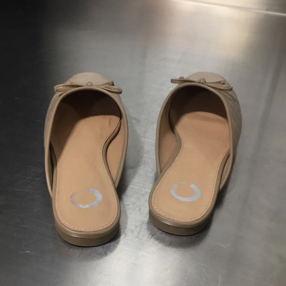 New WB‎ Woman’s Journee Collection Elegant Beige Slip-On Women's Shoes